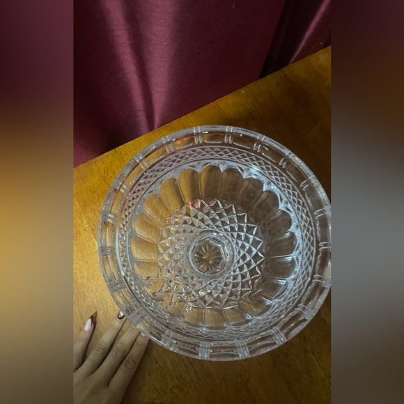 Shannon Crystal Vase with Lid - Picture 4 of 5